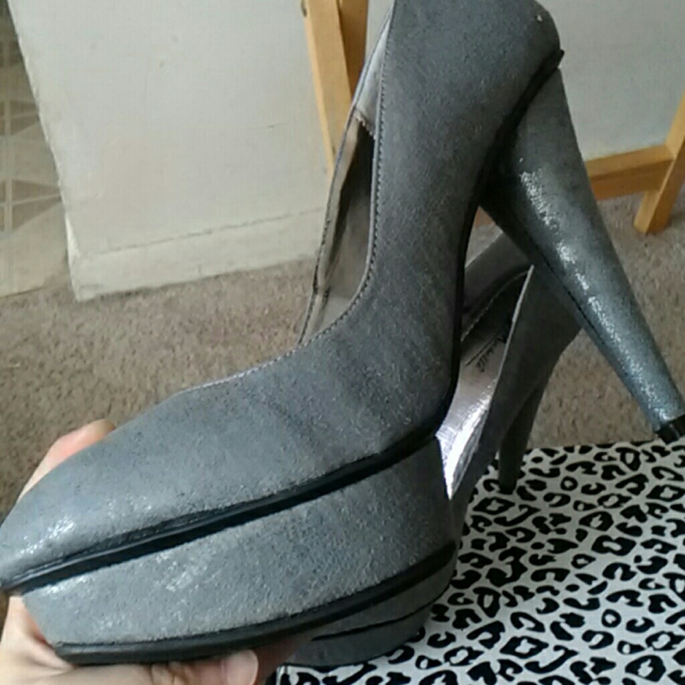 Heels - Picture 2 of 3